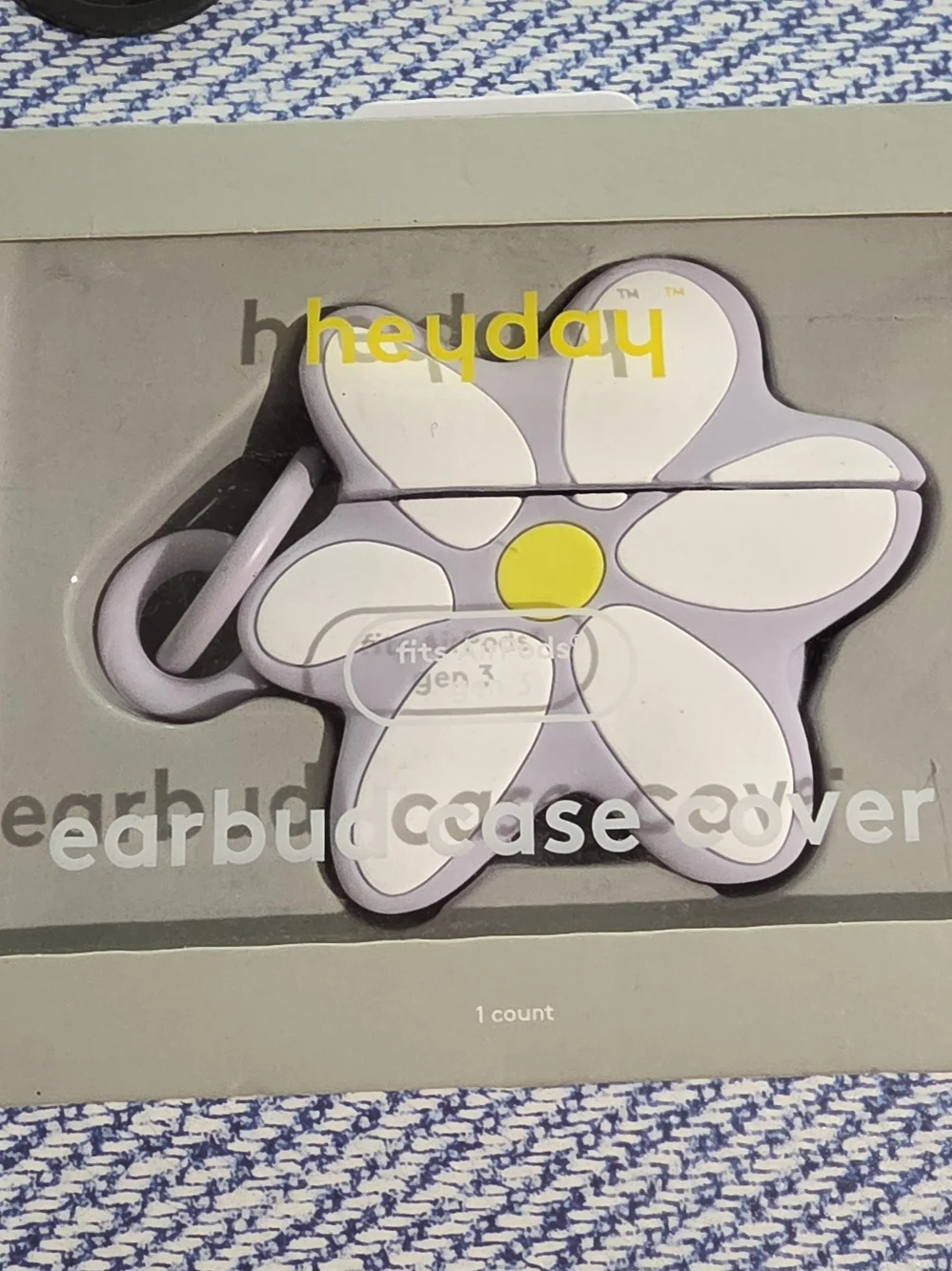 heyday Purple and White Daisy Earbud Case Cover with Yellow Center